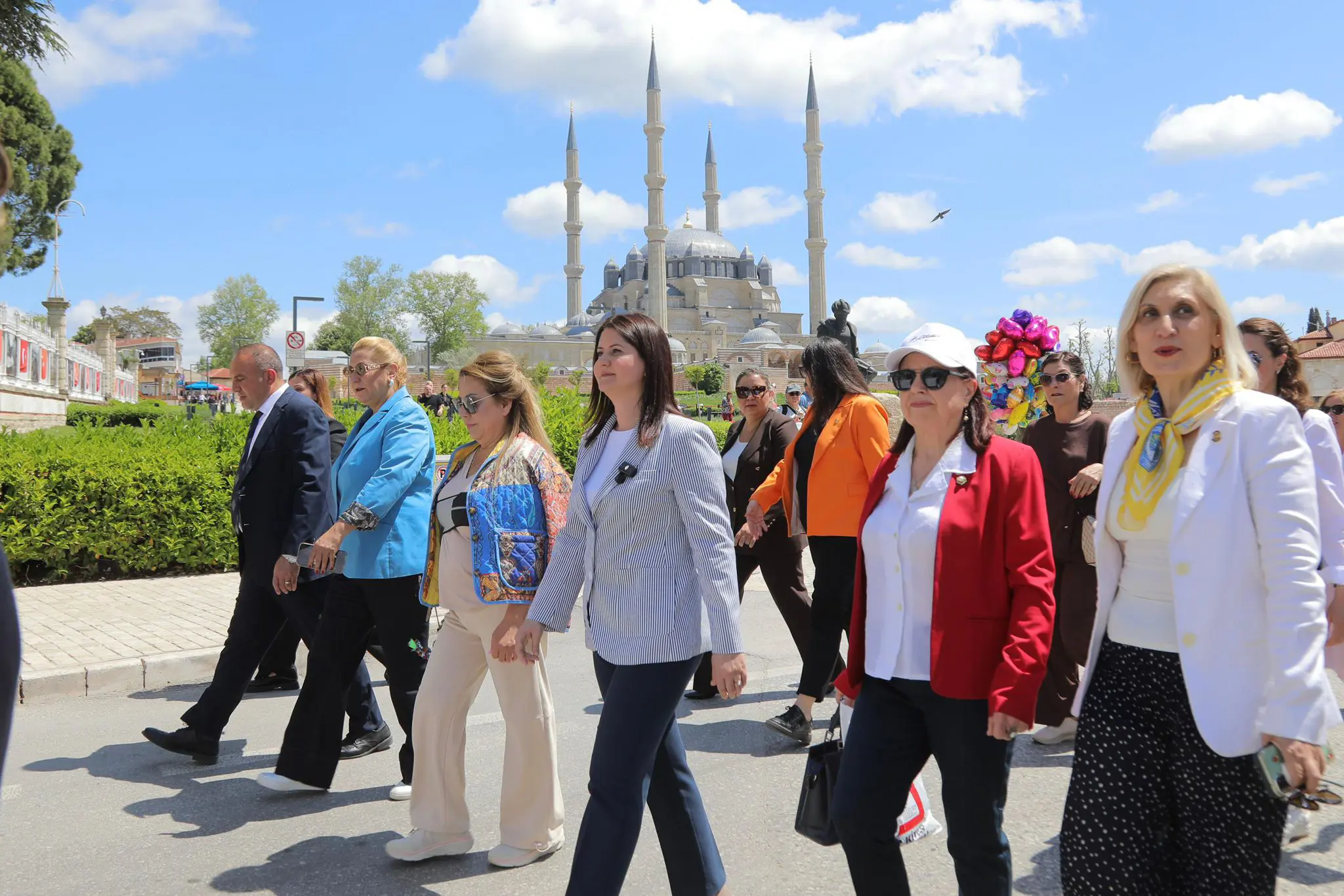 ANNELER GÜNÜ’NDE EDİRNE’NİN DÖRT BİR YANINDA VEFA VE DAYANIŞMA galeri görseli